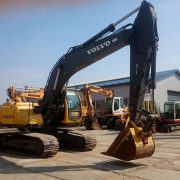 construction-equipment-tracked-excavatorVOLVO-EC-210-NLC—2_big–17080212052916983800